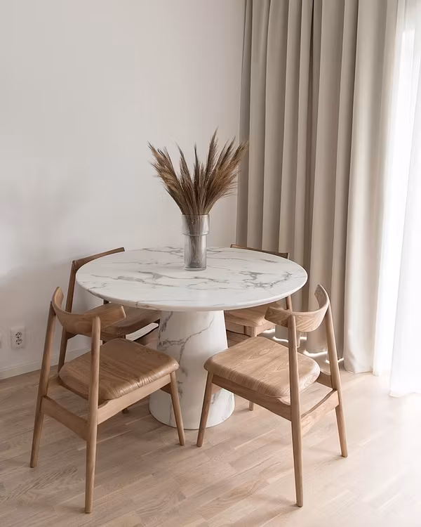 Vera dining table round
