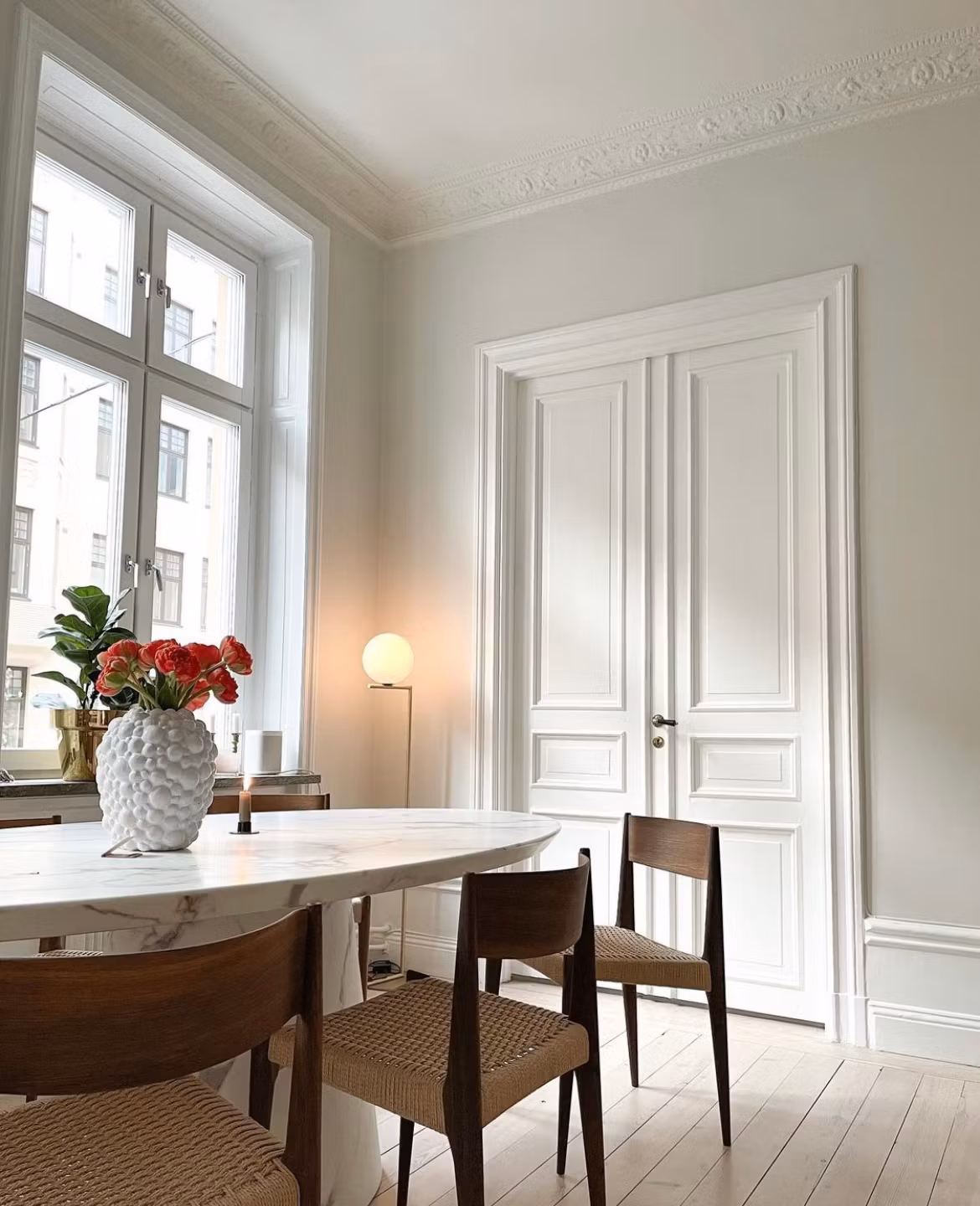 Vera dining table oval 200cm