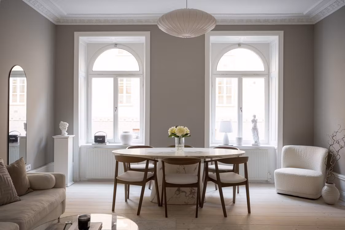 Vera dining table oval 200cm
