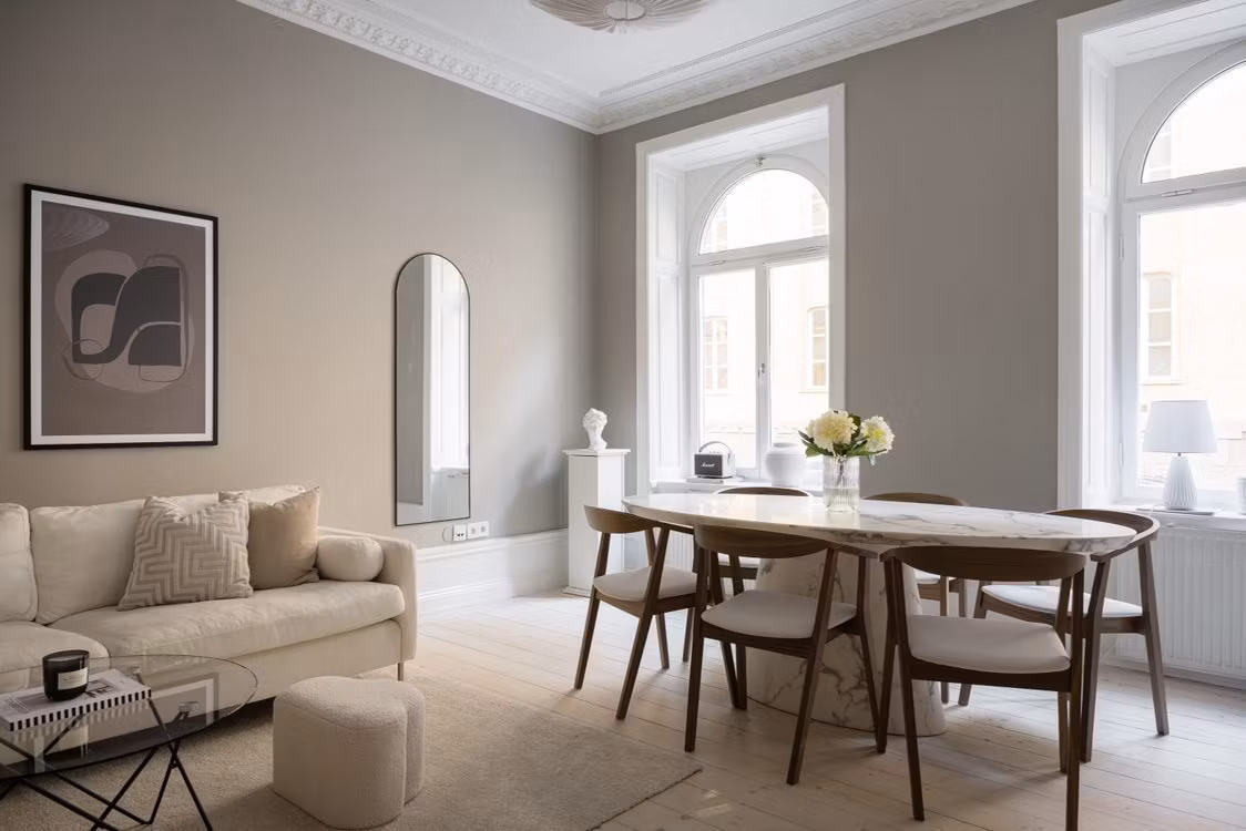Vera dining table oval 200cm