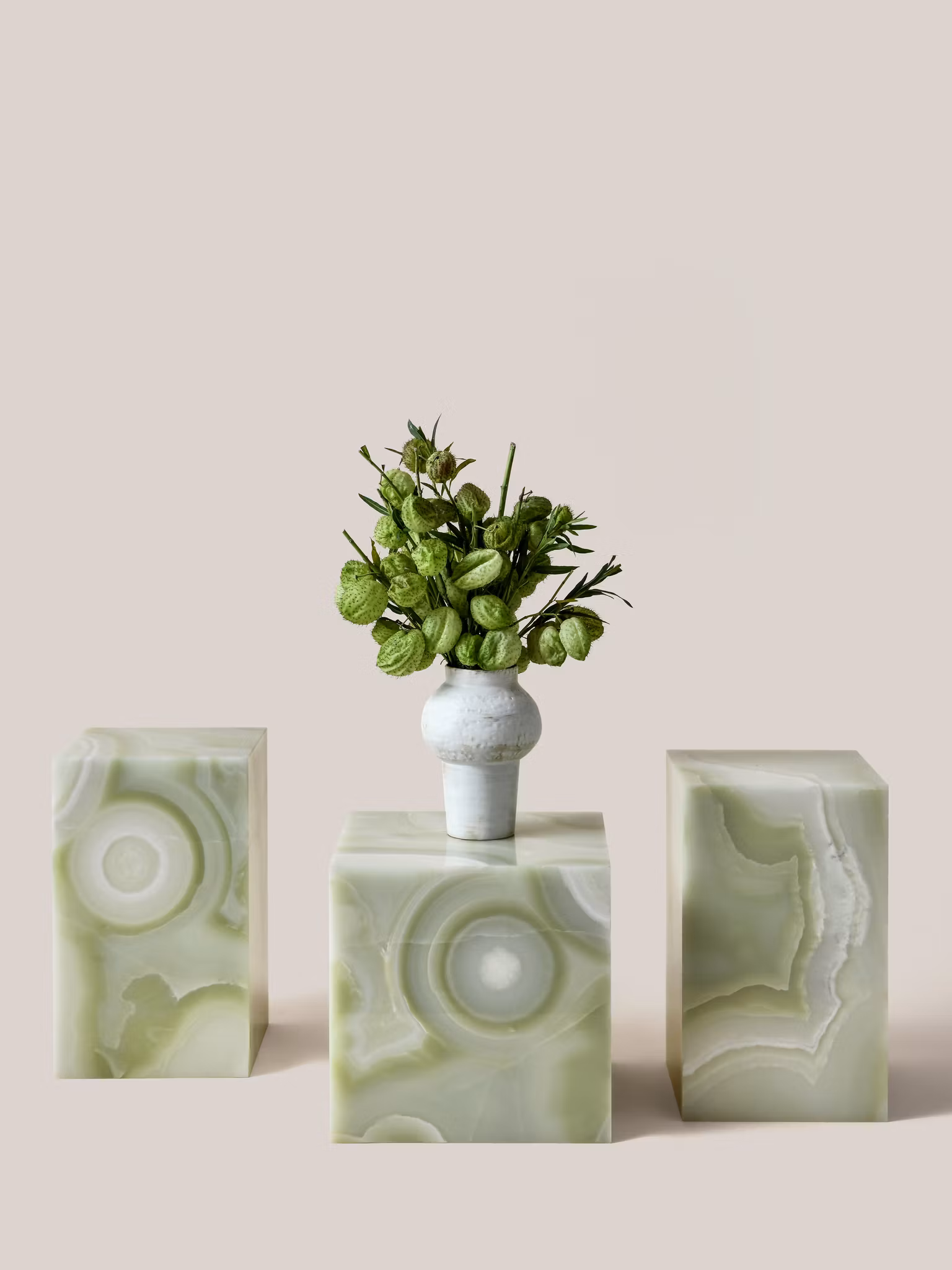 Flair Pedestal Light Green Onyx