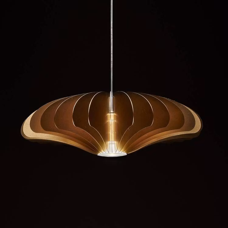 Arlemark Bume M taklampa från Puraluce i exklusiv italiensk design lika prydlig släckt som tänd