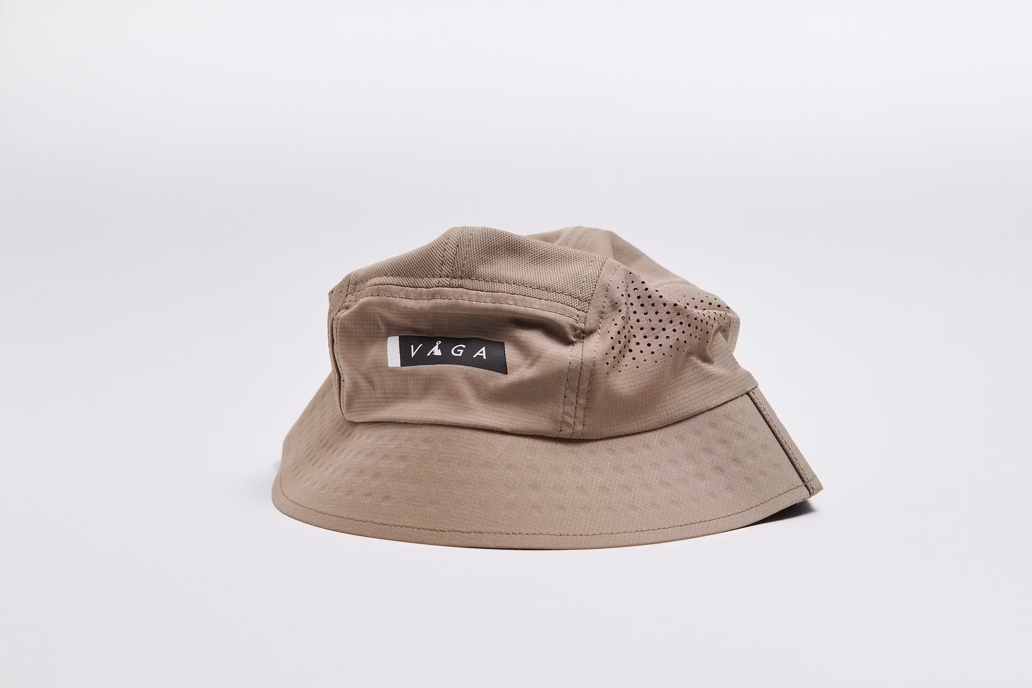 Våga Feather Bucket Hat - Sand/Black