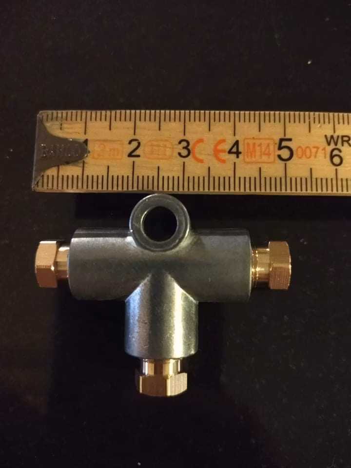 T - kors adapter bromsrör 3/16"