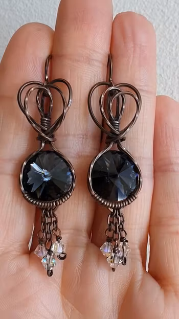 Örhängen Sweet Swirls med Graphite Swarovski kristaller