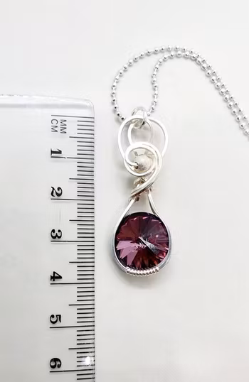 Halsband Swirly med Antique Pink Swarovski kristall