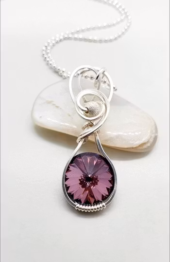 Halsband Swirly med Antique Pink Swarovski kristall