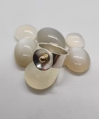 Ring i 925 sterlingsilver med guldkula