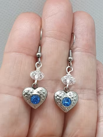 (Sålda) Örhängen Sparkling Heart Blue med facetterad bergkristall