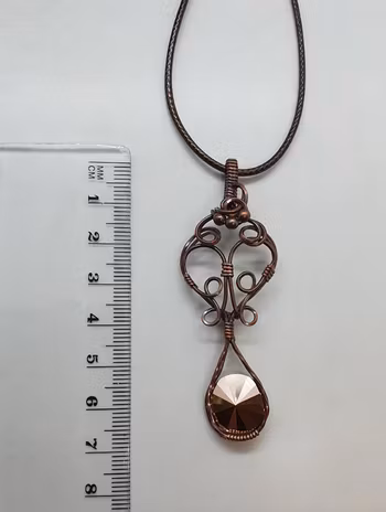 Halsband Luscious Loops Fantasy i koppar med Rose Gold Swarovski kristaller