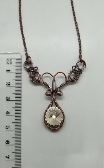 Halsband Luscious Loops Wings i koppar med Light Silk Swarovski kristall
