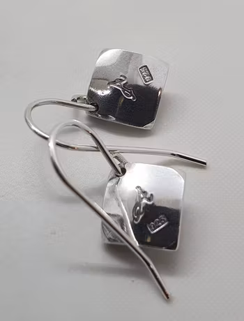 Örhängen Square i 925 sterlingsilver med sirlig yta