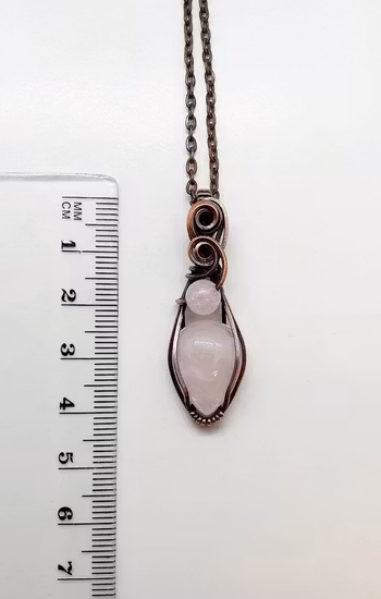 Halsband Luscious Loops Pearl i koppar med rosenkvarts