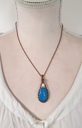 Halsband Athena i koppar med berg-jade