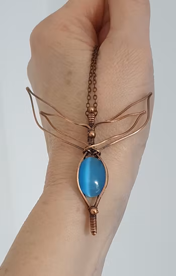 Halsband Dragonfly i koppar med turkos cat's eye