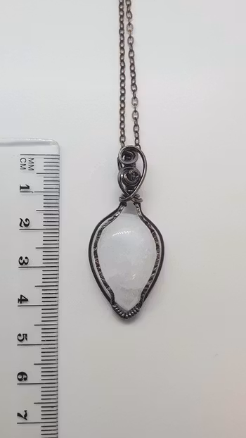 Halsband Luscious Loops i koppar med vit kvarts