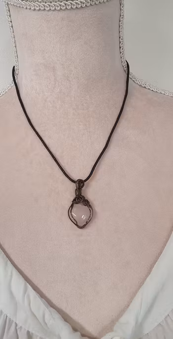 Halsband Luscious Loops Heart i koppar med rosenkvarts
