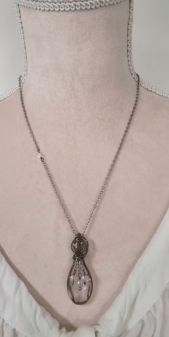 Halsband Simple Swirl Chains med bergkristall
