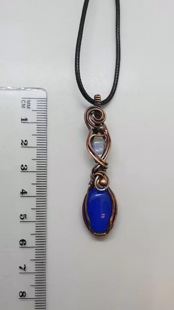 Halsband Delicious Double i koppar med blå cat's eye och regnbågsmånsten