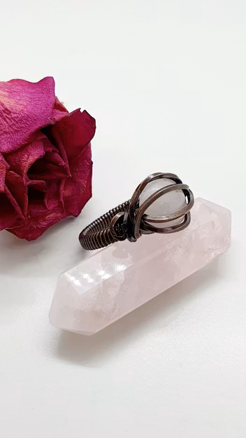 Ring i koppar med rosenkvarts
