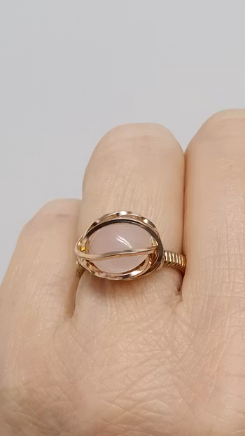 Ring i brons med rosenkvarts