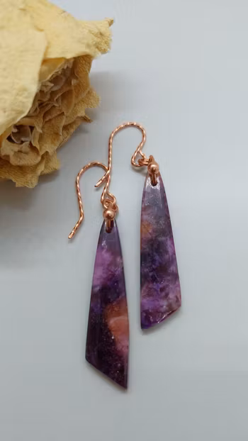 (Sålda) Örhängen i koppar med kunzit