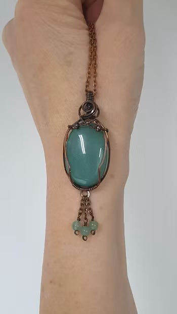 Halsband Simple Swirl Dangle i koppar med grön aventurin