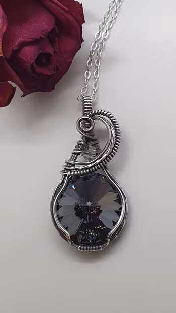 Halsband Swirly i 925 sterlingsilver med Graphite Swarovski kristall