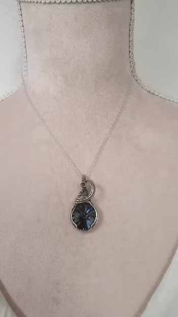 Halsband Swirly i 925 sterlingsilver med Graphite Swarovski kristall