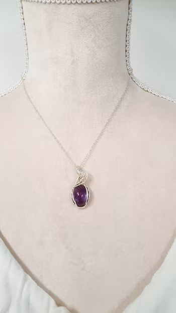 Halsband Swirly Pearls i 925 sterlingsilver med ametist