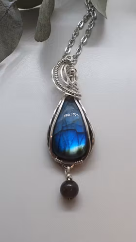 Halsband Swirly Pearl i 925 sterlingsilver med labradorit