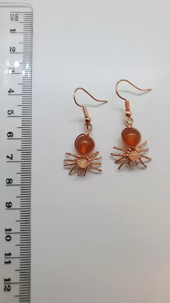 Örhängen Spider med karneol