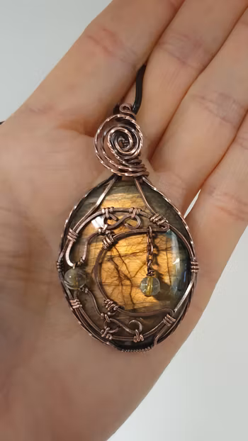 Halsband Magical Moon i koppar med labradorit och citrinpärlor