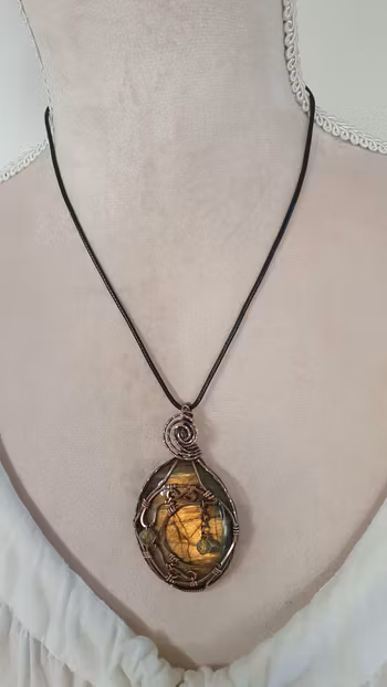 Halsband Magical Moon i koppar med labradorit och citrinpärlor