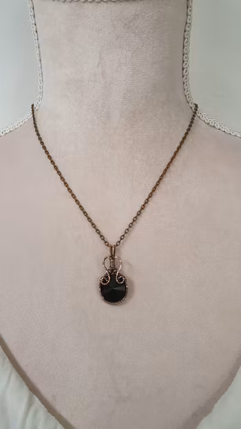 (Sålt) Halsband Swirly i koppar med Jet Swarovski kristall