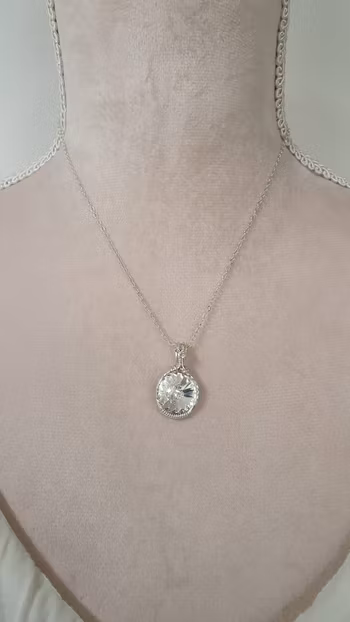 Halsband Simple Swirl i 925 sterlingsilver med Crystal Clear Swarovski kristall