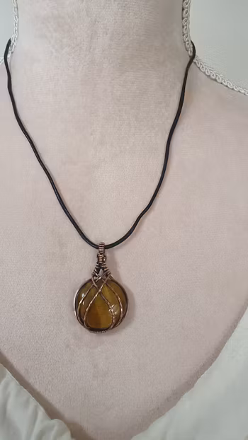 Halsband Criss Cross i koppar med tigeröga