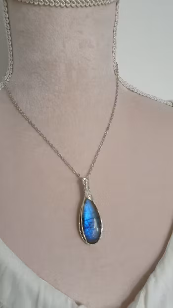 Halsband Swirly i 925 sterlingsilver med labradorit