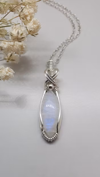Halsband Classic Curves i 925 sterlingsilver med regnbågsmånsten