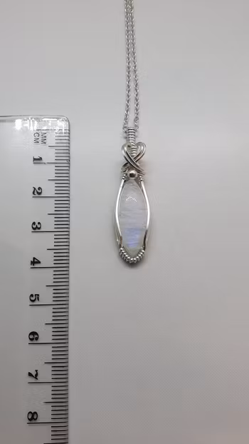 Halsband Classic Curves i 925 sterlingsilver med regnbågsmånsten