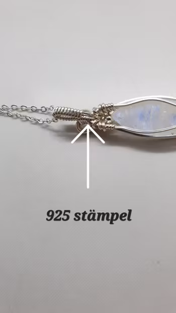 Halsband Classic Curves i 925 sterlingsilver med regnbågsmånsten