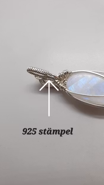 Halsband Classic Curves i 925 sterlingsilver med regnbågsmånsten