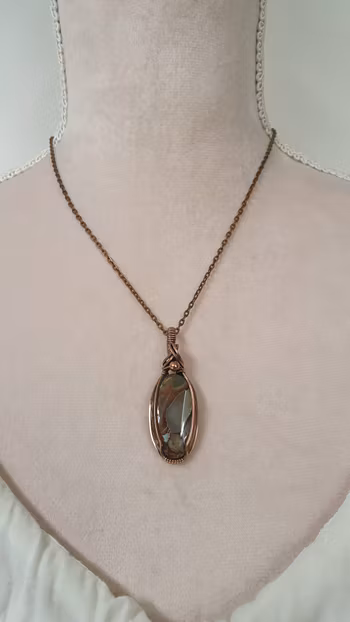 Halsband Classic Curves Pearl i koppar med brecci jaspis