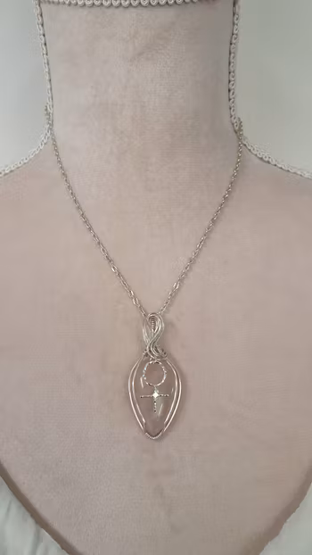 Halsband Swirly Woman i 925 sterlingsilver och rosenkvarts