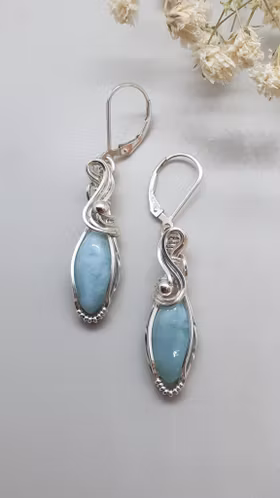 Örhängen Swirly Pearls i 925 sterlingsilver med larimar