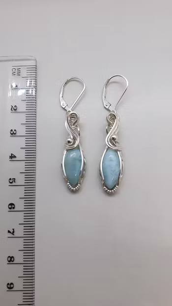Örhängen Swirly Pearls i 925 sterlingsilver med larimar