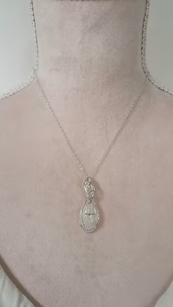 Halsband Luscious Woman i 925 sterlingsilver med vit kvarts