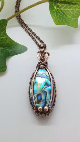 Halsband Classic Curves Pearls i koppar med paua snäcka