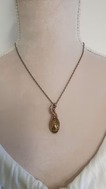 (Sålt) Halsband Swirly Pearl med unakit