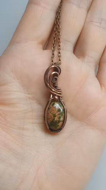 (Sålt) Halsband Swirly Pearl med unakit